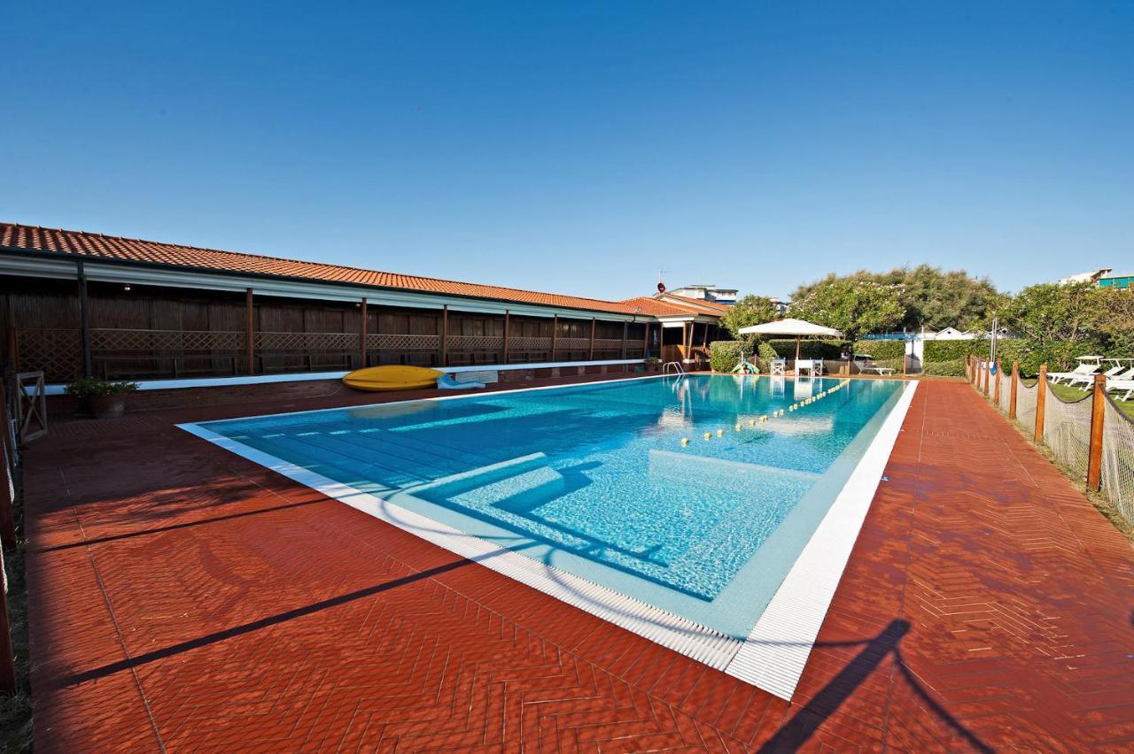 La Bougainville Tuscan Riviera B&B Виареджо Экстерьер фото